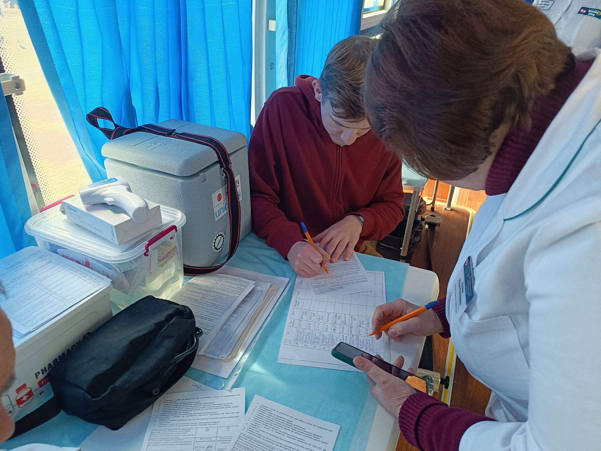 Новини Тернополя - фото з На Театральному майдані працює вакциальнький автобус: від яких хвороб можна щепитися