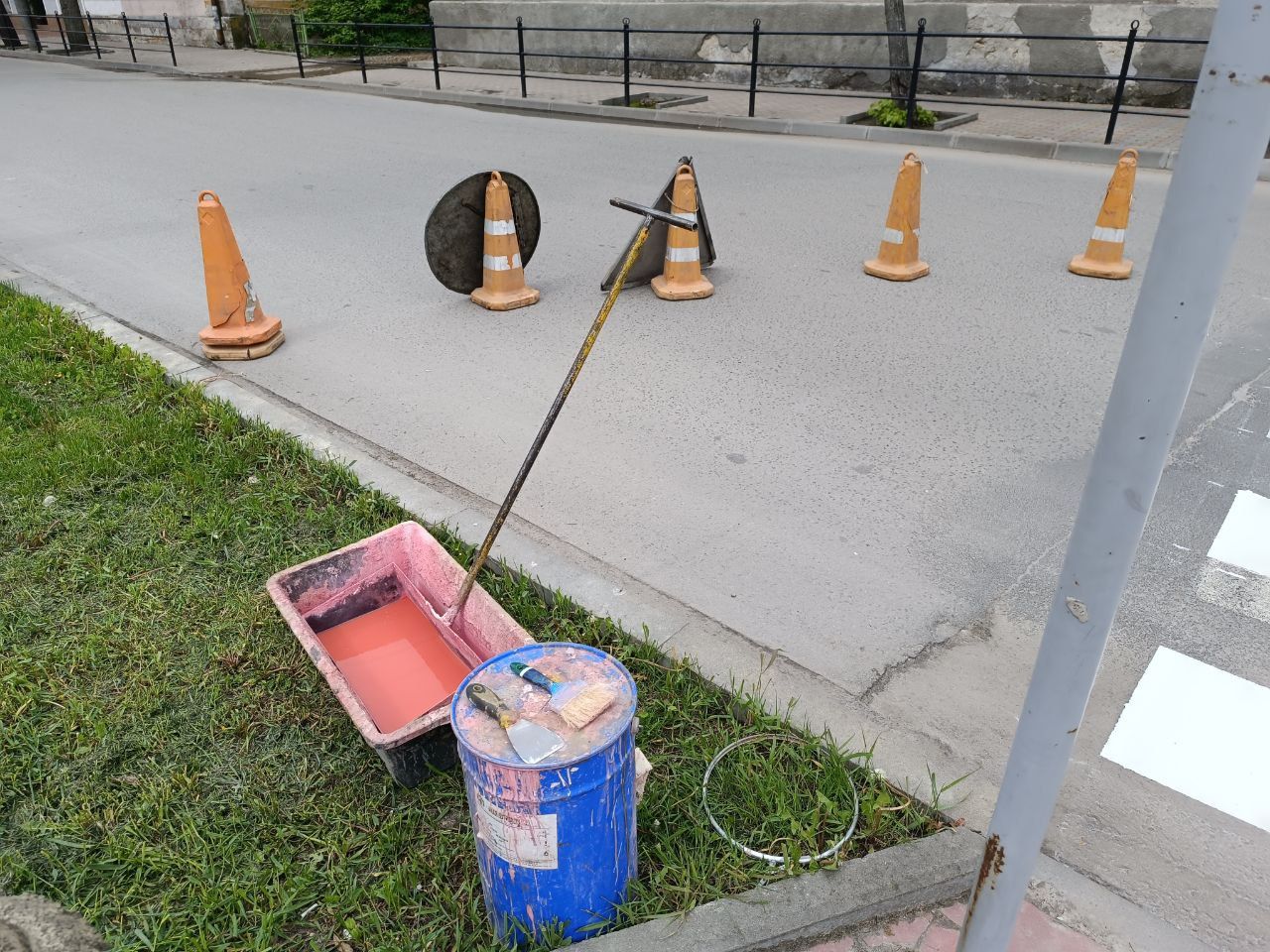 Новини Тернополя - фото з На вулицях міста відновлюють дорожню розмітку на пішохідних переходах