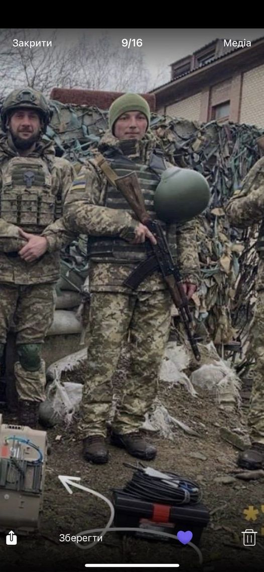 Новини Тернополя - фото з «На щиті» повертається до рідного дому солдат Володимир Огородник На зображенні може бути: 2 людини та текст