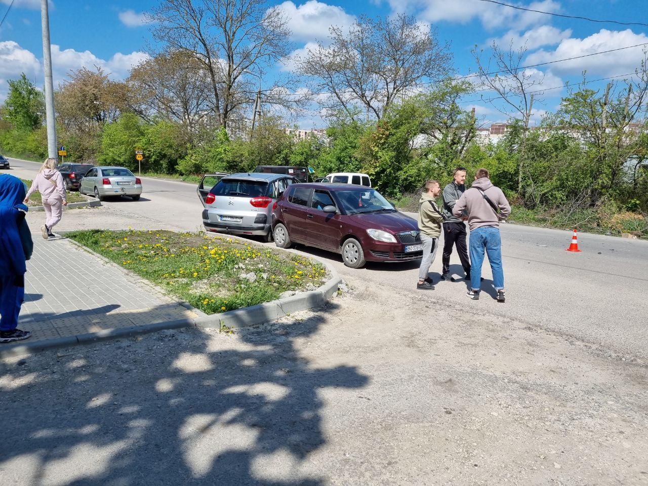 Новини Тернополя - фото з На Київській зіштовхнулися автівки: постраждала жінка