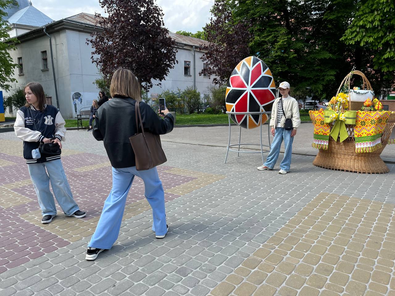Новини Тернополя - фото з Як Тернопіль прикрасили до Великодня: фоторепортаж з міста