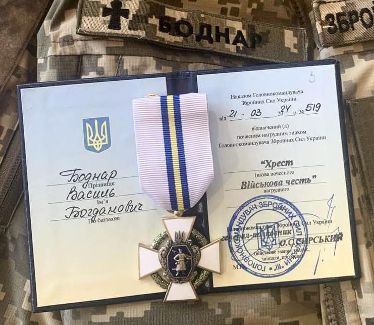 Новини Хмельницького - фото з Капелан з Хмельниччини отримав нагрудний знак Головнокомандувача ЗСУ