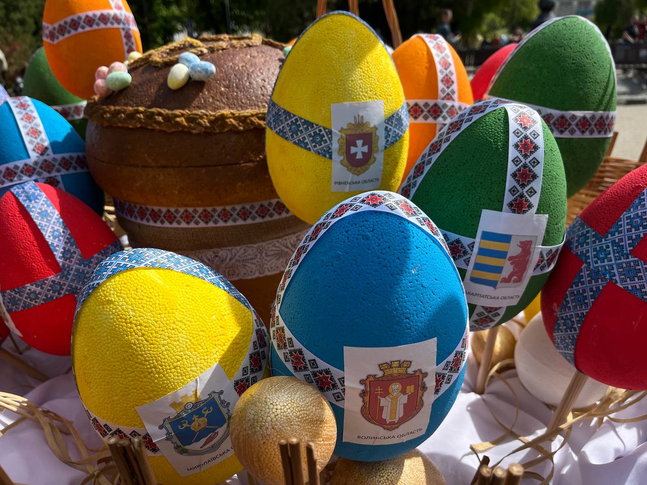 Новини Тернополя - фото з Як Тернопіль прикрасили до Великодня: фоторепортаж з міста