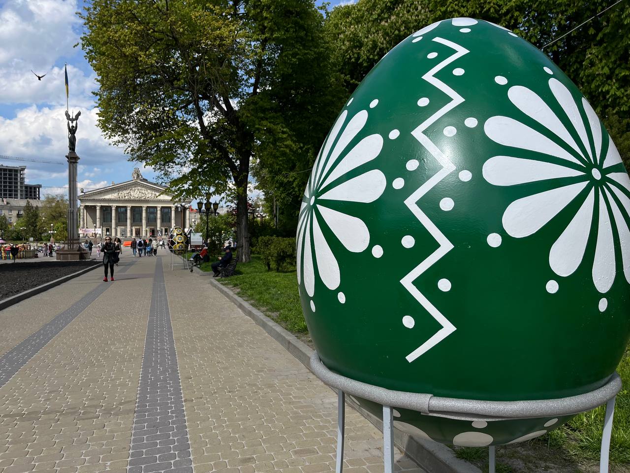 Новини Тернополя - фото з Як Тернопіль прикрасили до Великодня: фоторепортаж з міста