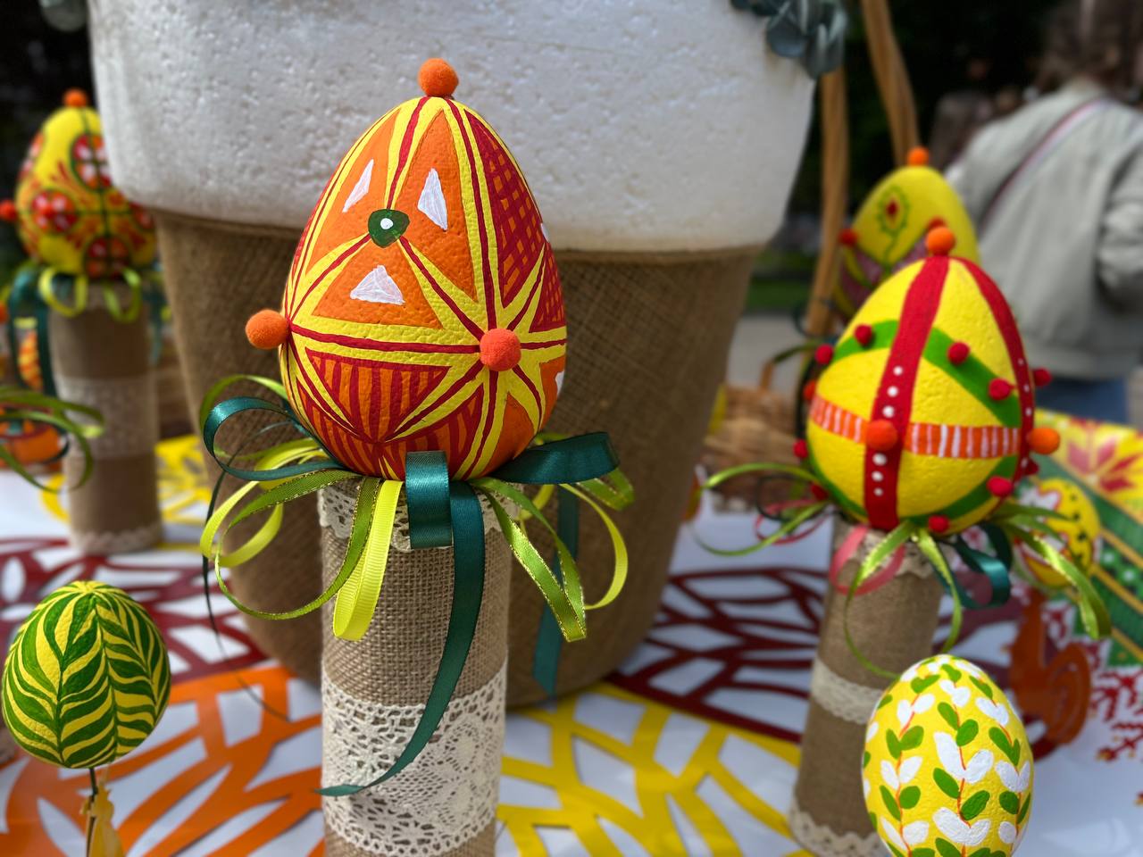 Новини Тернополя - фото з Як Тернопіль прикрасили до Великодня: фоторепортаж з міста