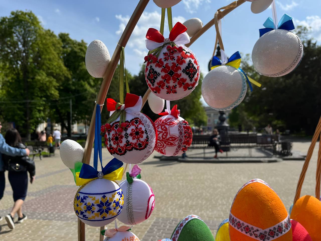 Новини Тернополя - фото з Як Тернопіль прикрасили до Великодня: фоторепортаж з міста