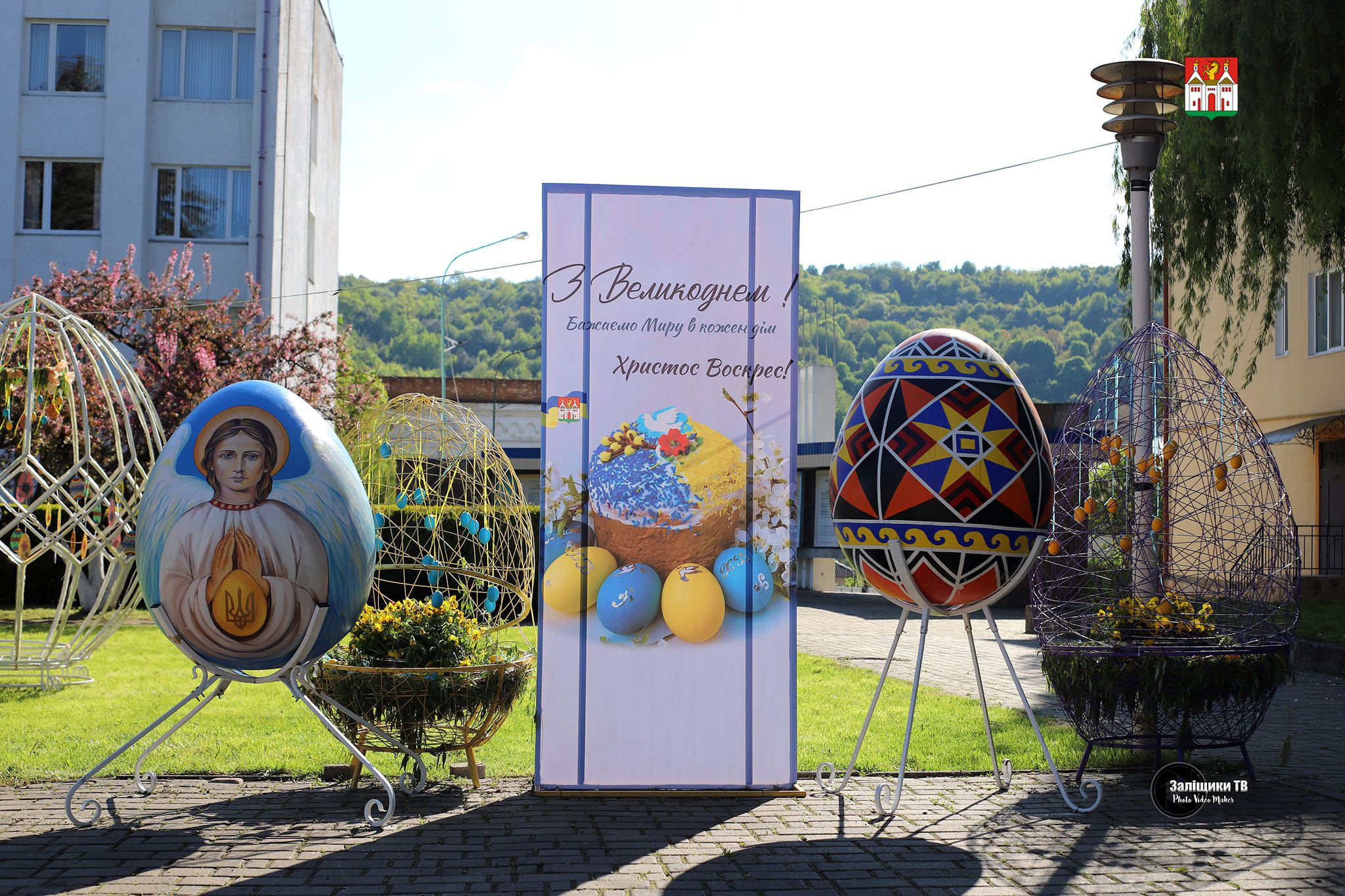 Новини Тернополя - фото з У центрі Заліщиків встановили розкішні Великодні декорації. ФОТО