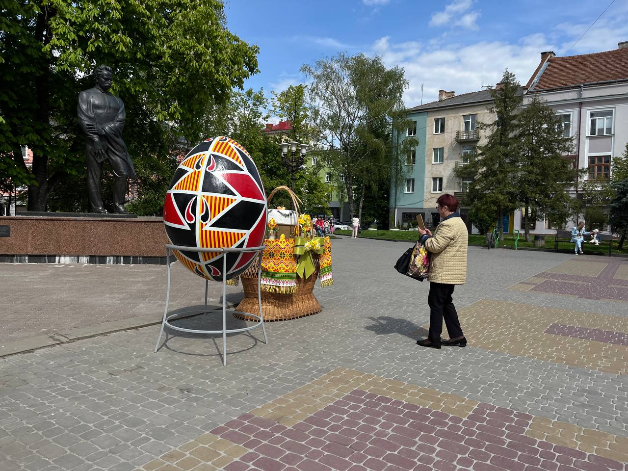 Новини Тернополя - фото з Як Тернопіль прикрасили до Великодня: фоторепортаж з міста