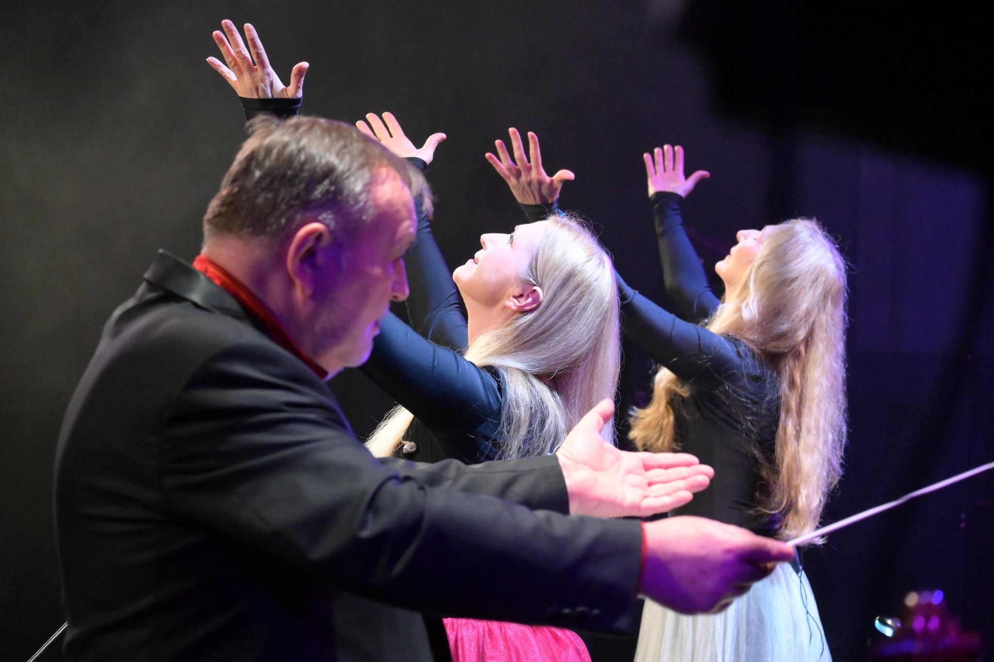 Новини Вінниці - фото з Сестри Тельнюк приїдуть у Сугаки. Коли і кого запрошують на зустріч з ними?