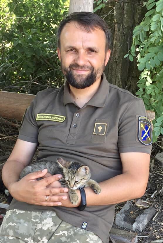 Новини Хмельницького - фото з Капелан з Хмельниччини отримав нагрудний знак Головнокомандувача ЗСУ