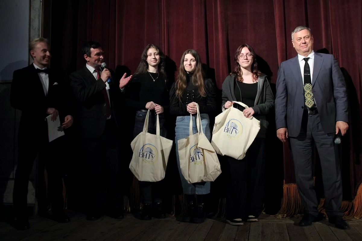 Новини Вінниці - фото з Почали з дефіле в українському вбранні. У техуніверситеті відновили конкурс «Міс ВНТУ»