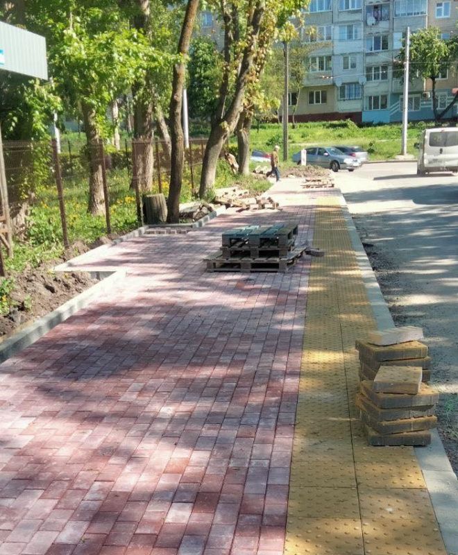 Новини Тернополя - фото з На вулиці Сахарова понижують висоту бордюрів на переходах