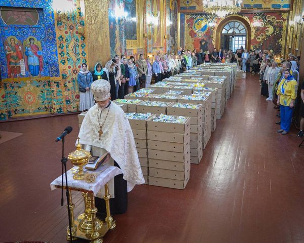 Новини Житомира - фото з Тисячі пасок передали військовим на передову