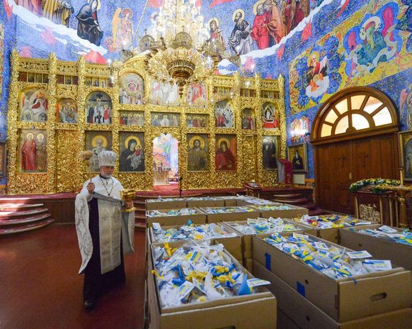 Новини Житомира - фото з Тисячі пасок передали військовим на передову