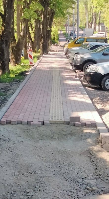 Новини Тернополя - фото з На вулиці Сахарова понижують висоту бордюрів на переходах