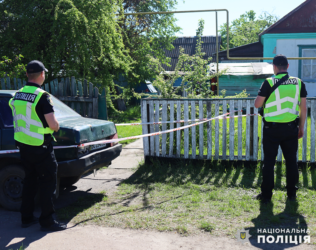 Новини Житомира - фото з Трагедія у селі Поліське: застреленими з вогнепальної зброї знайшли цілу родину поліція розслідує обставини загибелі родини на житомирщині