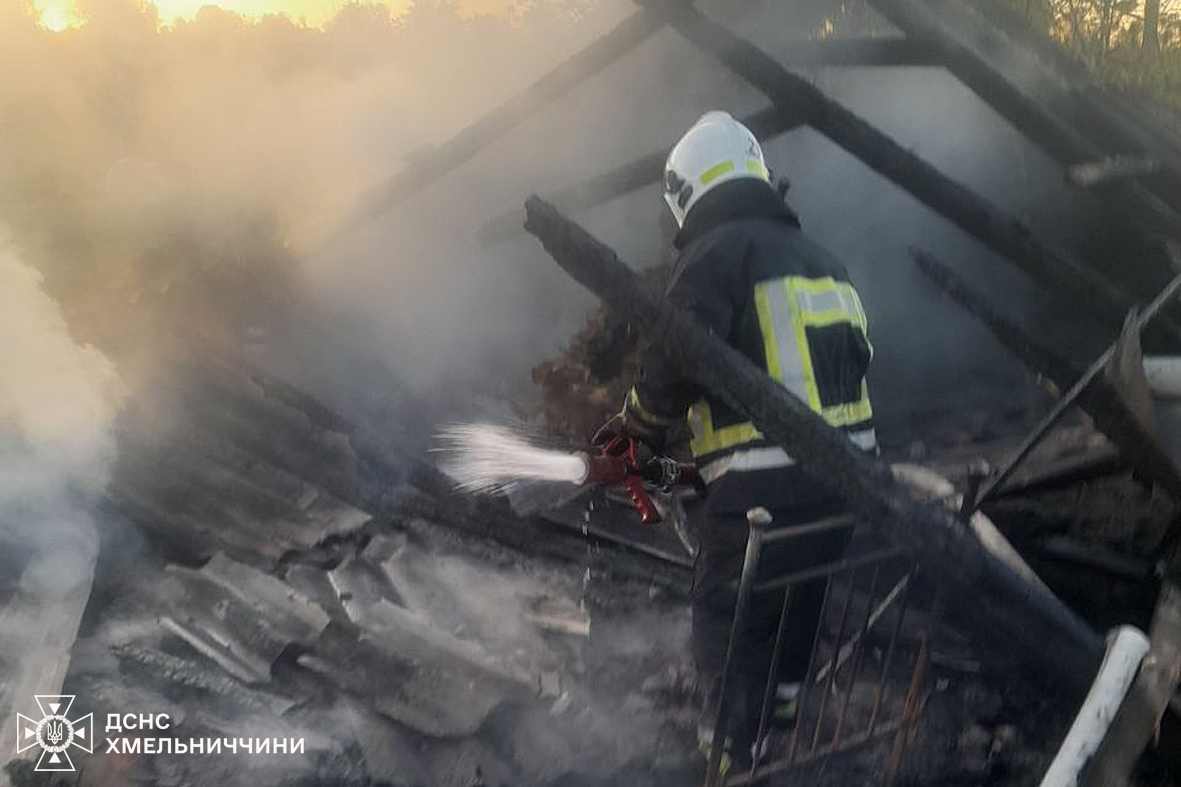 Новини Хмельницького - фото з На Хмельниччині горіли трактор, вантажівка, гараж та будинки: що відомо