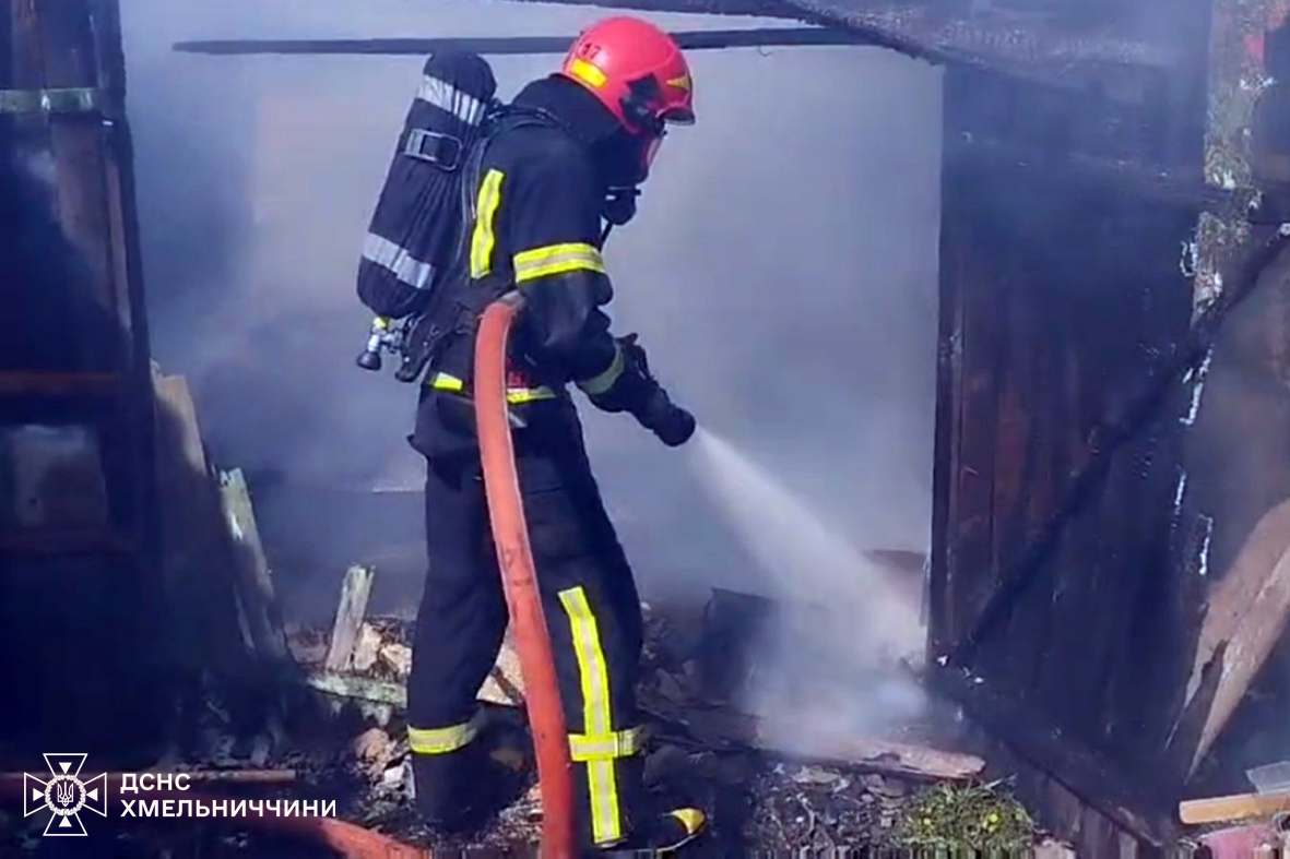 Новини Хмельницького - фото з На Хмельниччині горіли трактор, вантажівка, гараж та будинки: що відомо