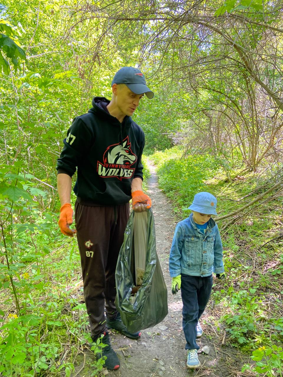 Новини Вінниці - фото з Футболісти, черлідери і фрізбісти згуртувалися, аби разом прибрати рідне місто