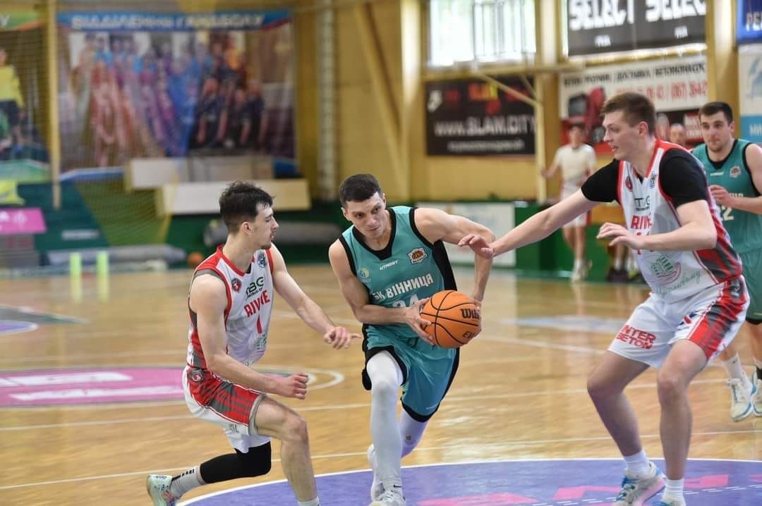 Новини Вінниці - фото з БК «Вінниця» виграв Першу лігу, а Юрія Шкондю визнали найкращим гравцем чемпіонату