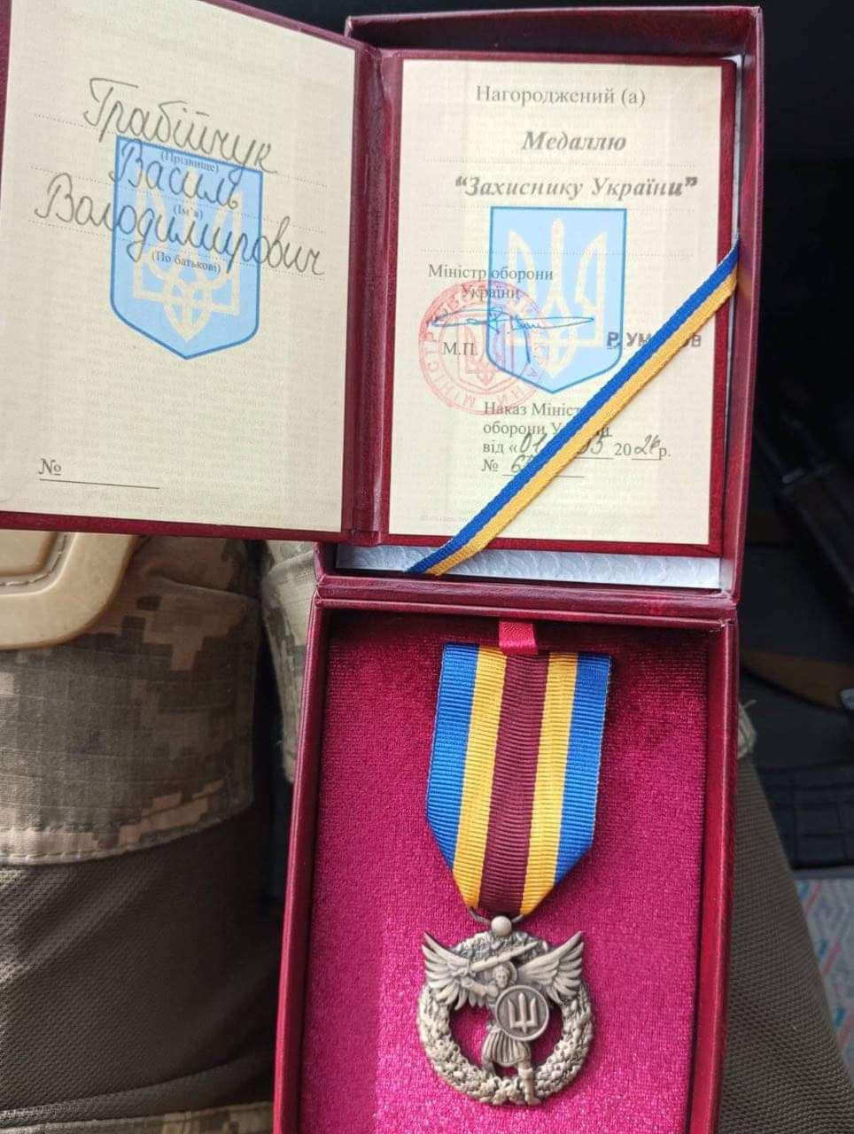 Новини Вінниці - фото з Захисник з Вінниччини Василь Грабійчук отримав нагороду від Головкома ЗСУ