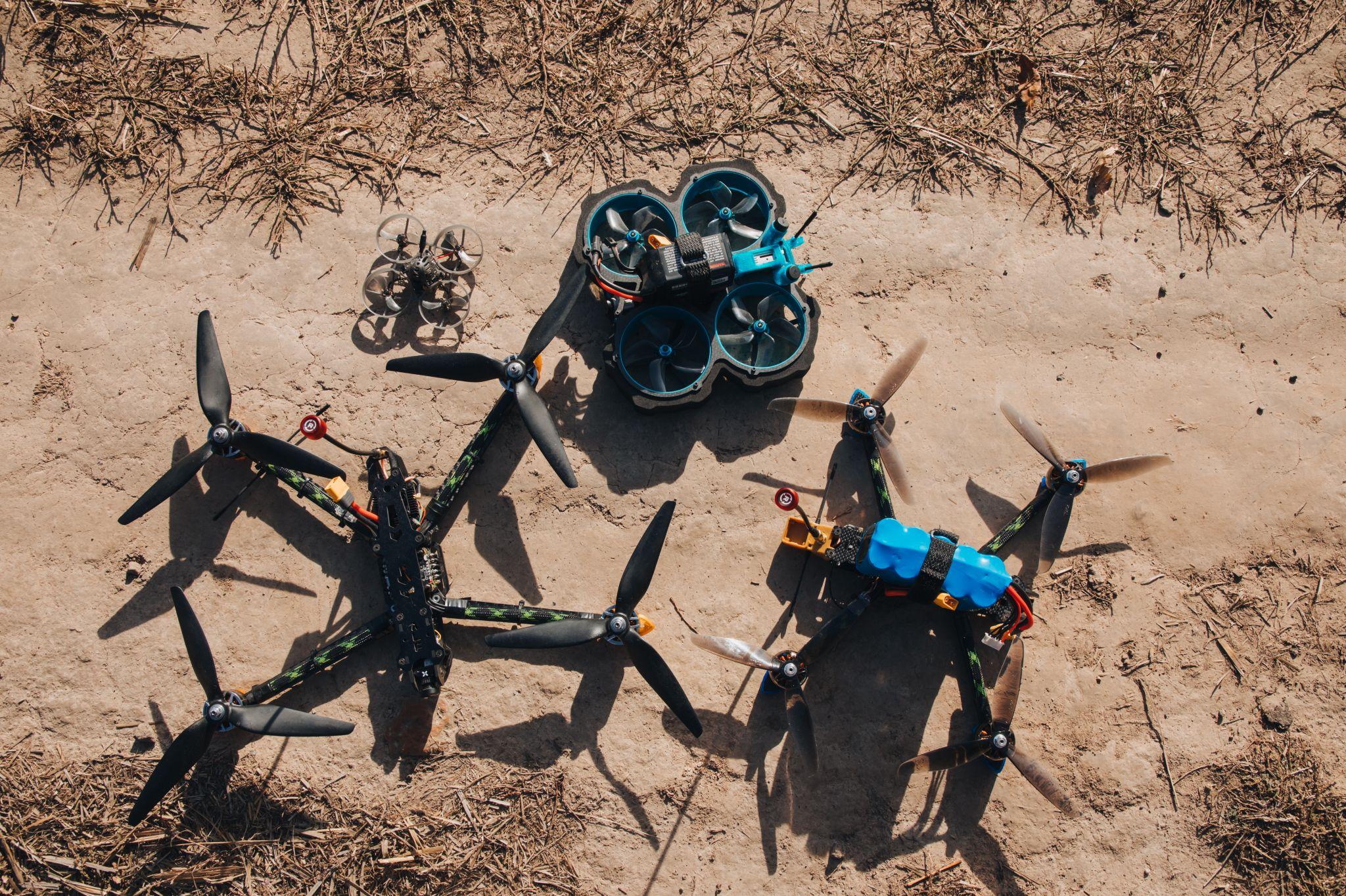 Новини Вінниці - фото з Запустили масштабний волонтерський проєкт «Подільські дрони». Мета — збирати по тисячі FPV щомісяця