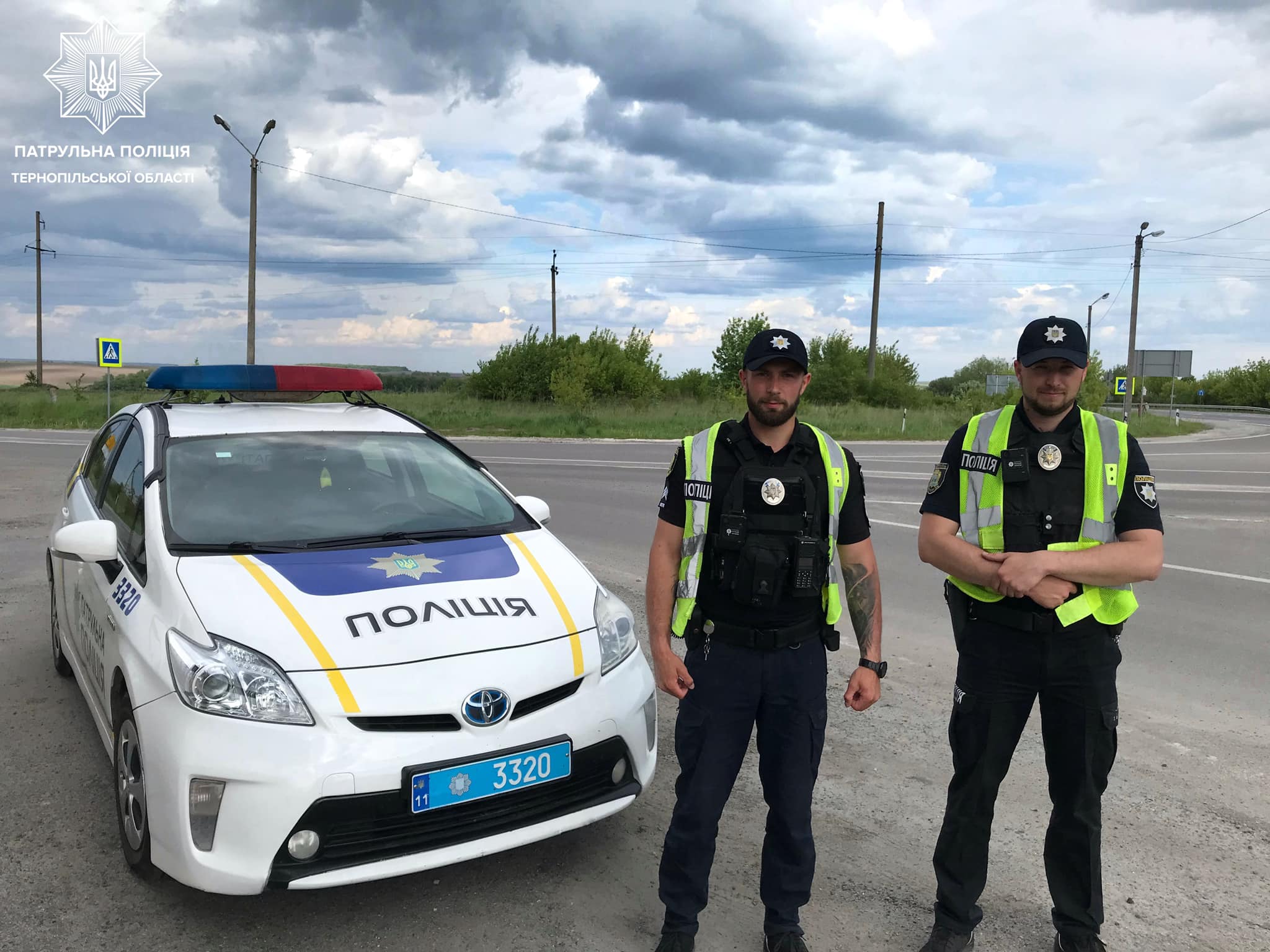 На зображенні може бути: 2 людини та текст