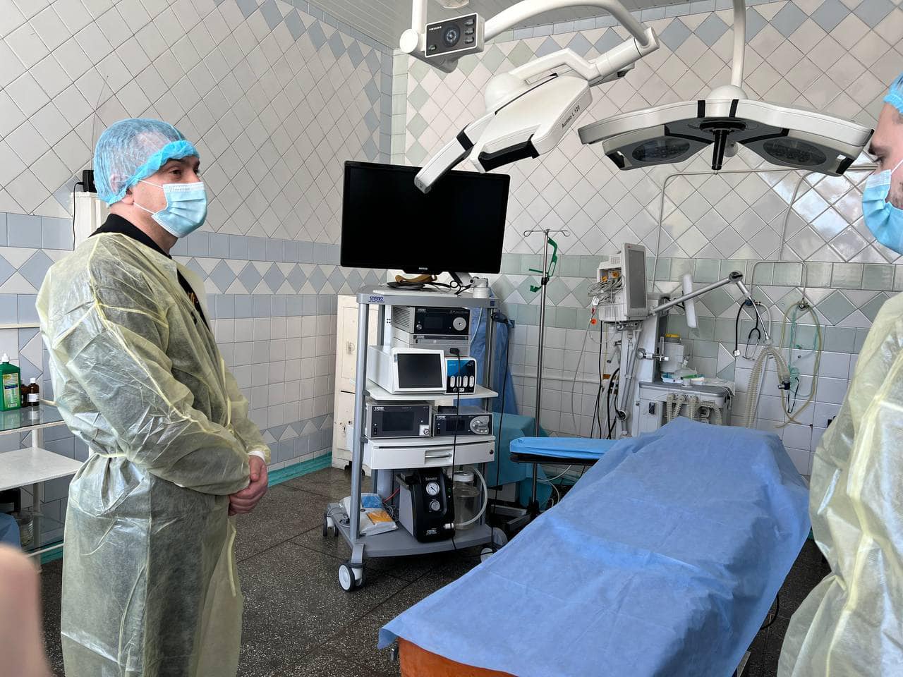 На зображенні може бути: 1 особа та лікарня