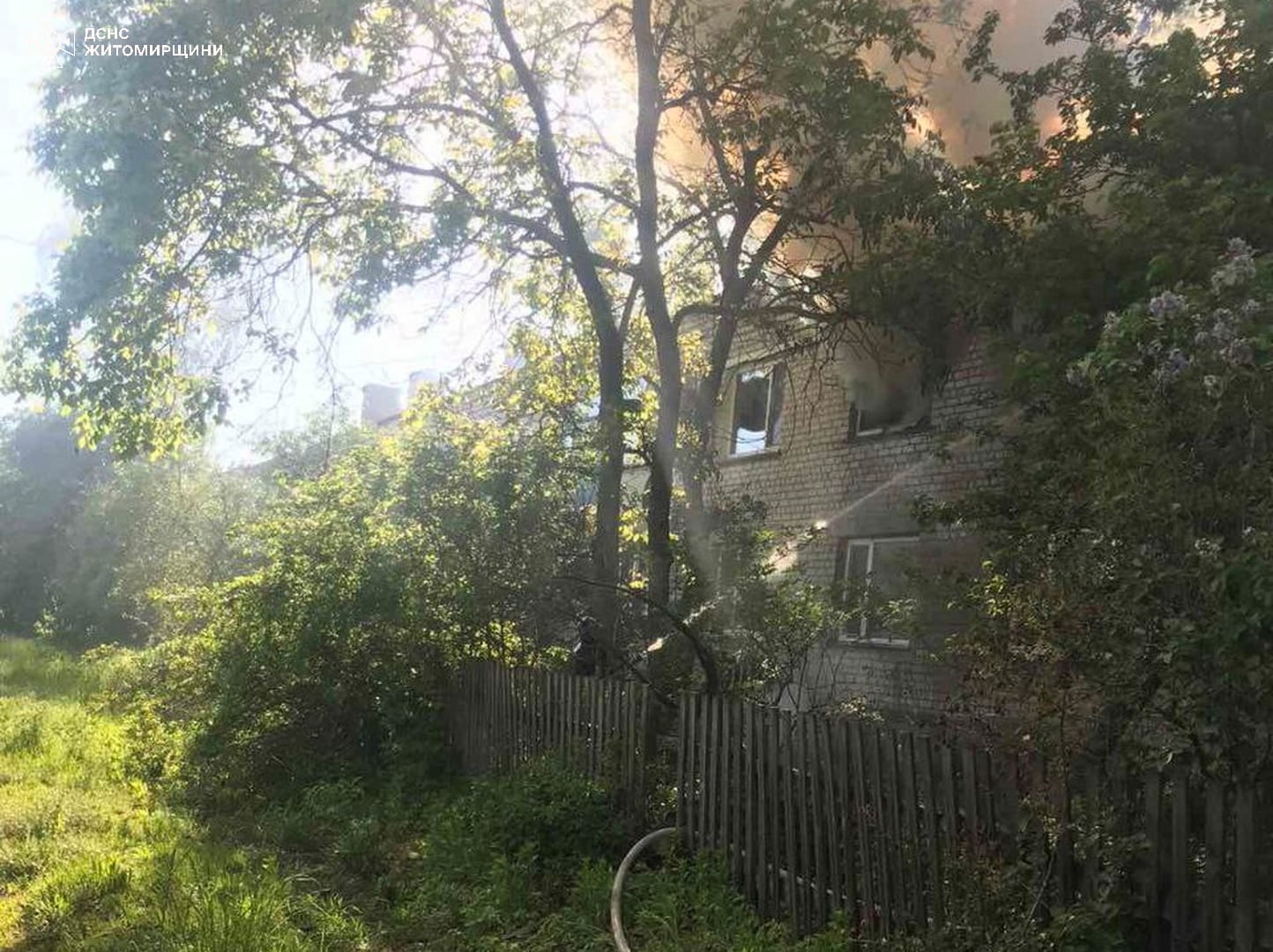 Новини Житомира - фото з На Коростенщині згоріла квартира у двоповерховому житловому будинку