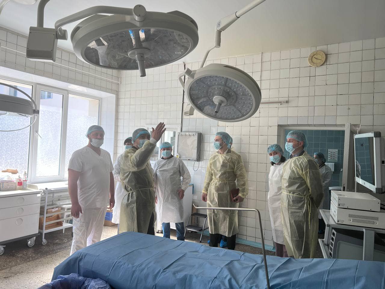 На зображенні може бути: 7 людей та лікарня