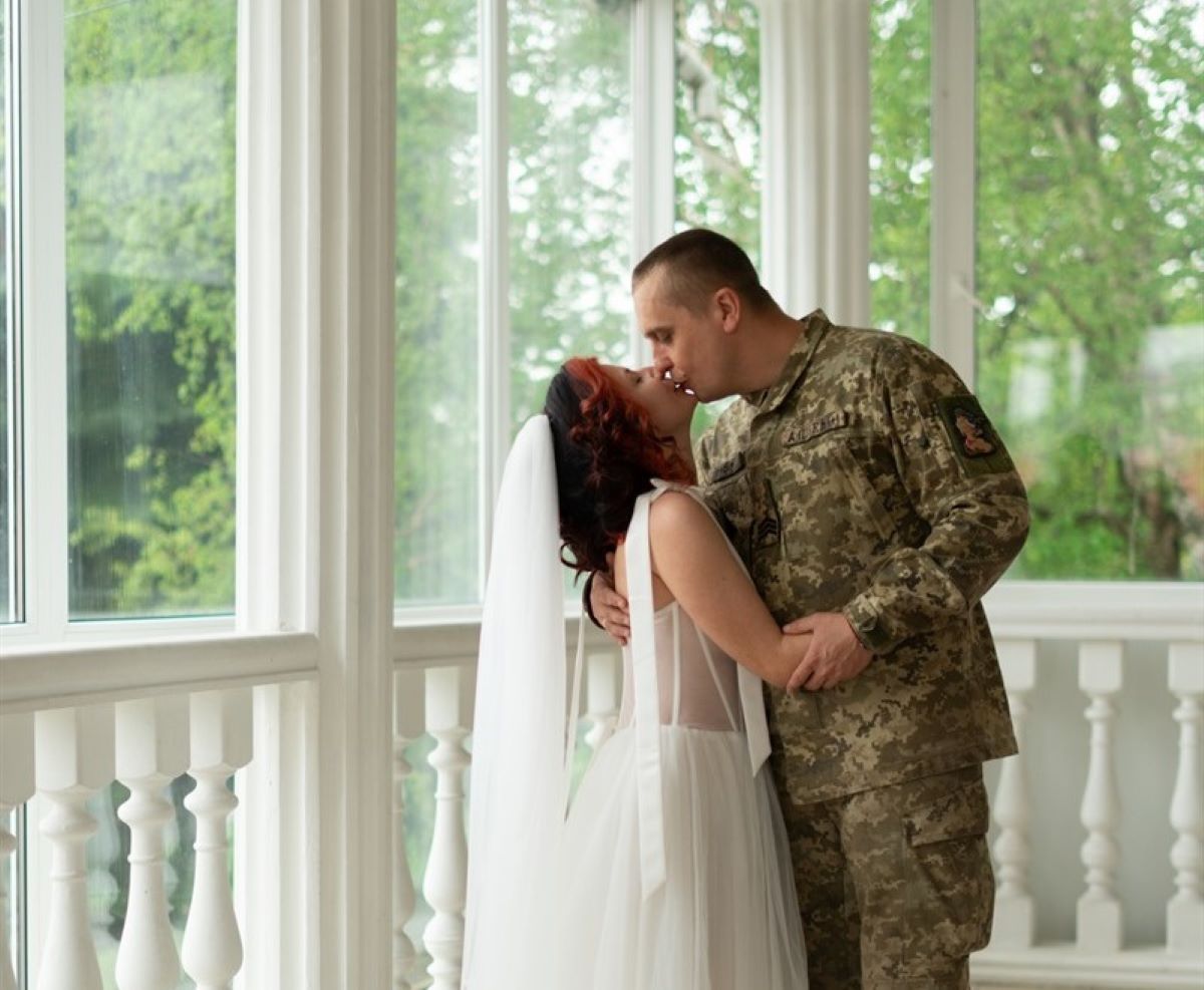 Новини Вінниці - фото з Наречений і наречена пройшли випробування обстрілами. Який подарунок хотіли б з нагоди одруження?