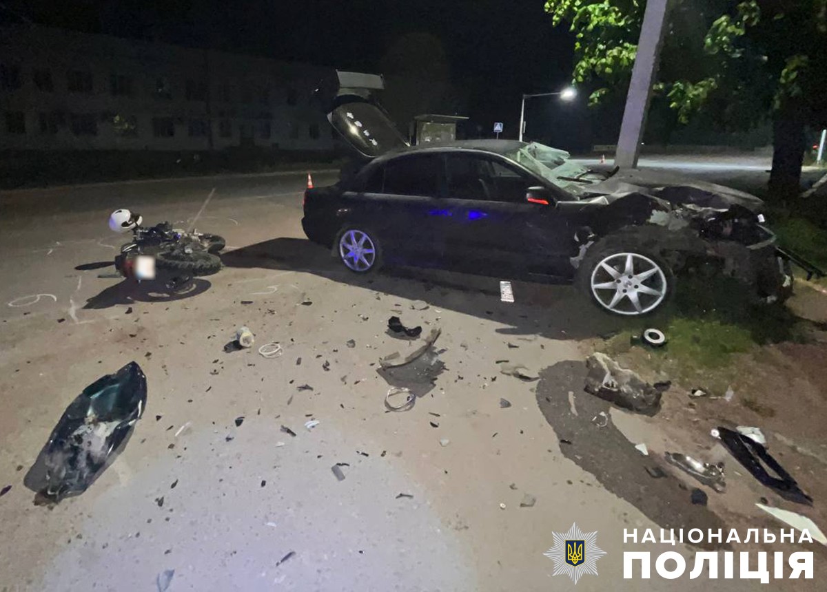Новини Житомира - фото з Двоє юнаків на мотоциклі постраждали у ДТП в Коростені дтп за участі 17-річного мотоцикліста в коростені: поліція застерігає батьків про відповідальність за життя і здоров’я дітей