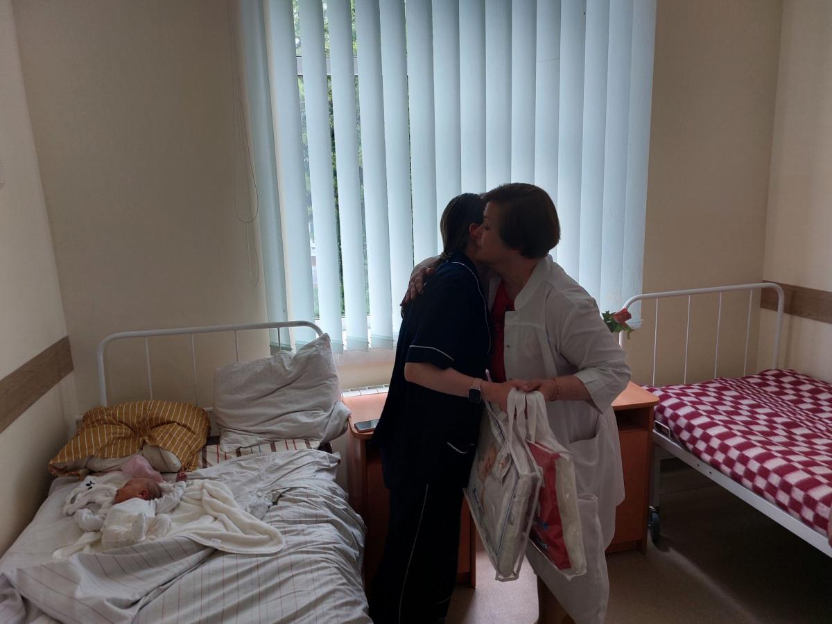 Новини Тернополя - фото з Нехай всі дітки ростуть у мирній країні: в перинатальному центрі вітали новоспечених мамусь