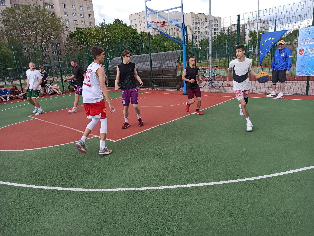 Новини Вінниці - фото з Турніром відкрили стрітбольний сезон. У Вінниці провели чемпіонат із вуличного баскетболу