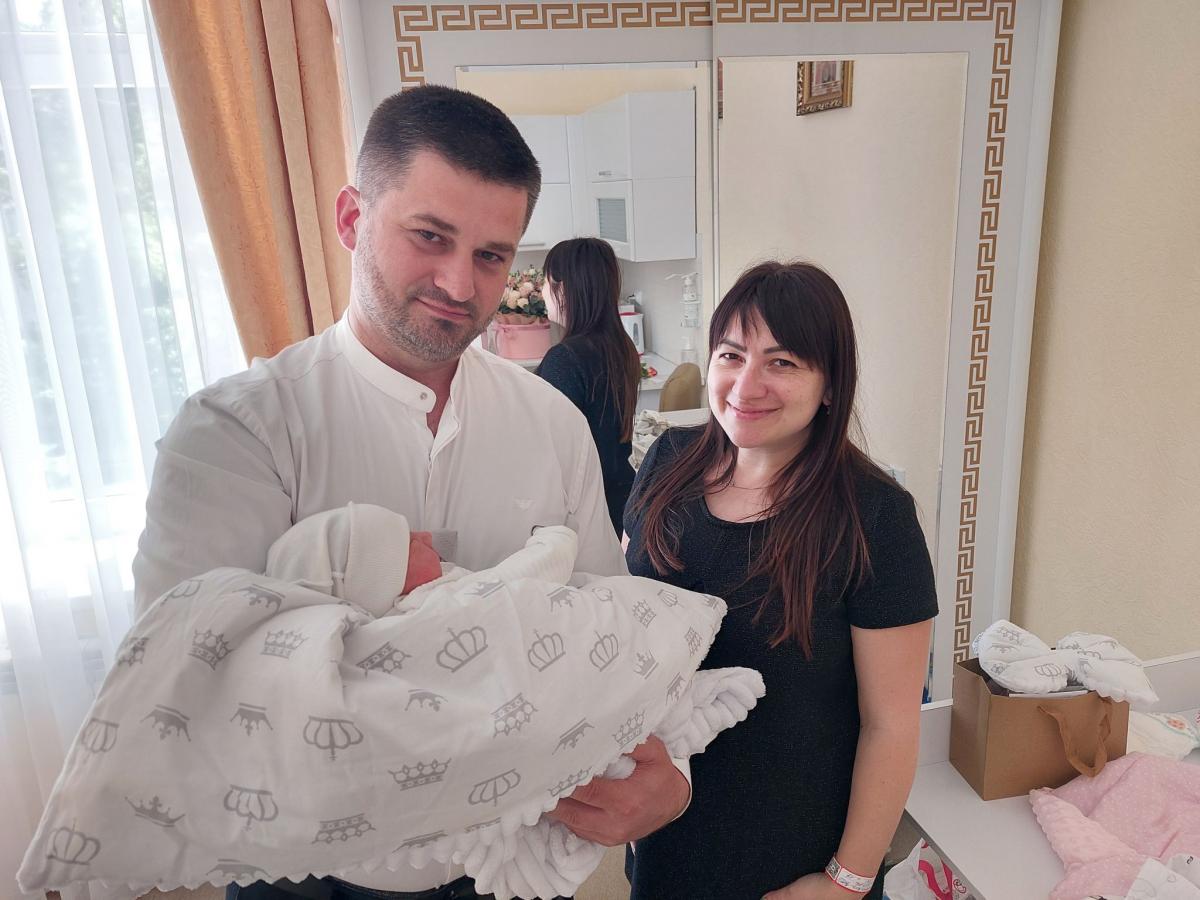 Новини Тернополя - фото з Нехай всі дітки ростуть у мирній країні: в перинатальному центрі вітали новоспечених мамусь