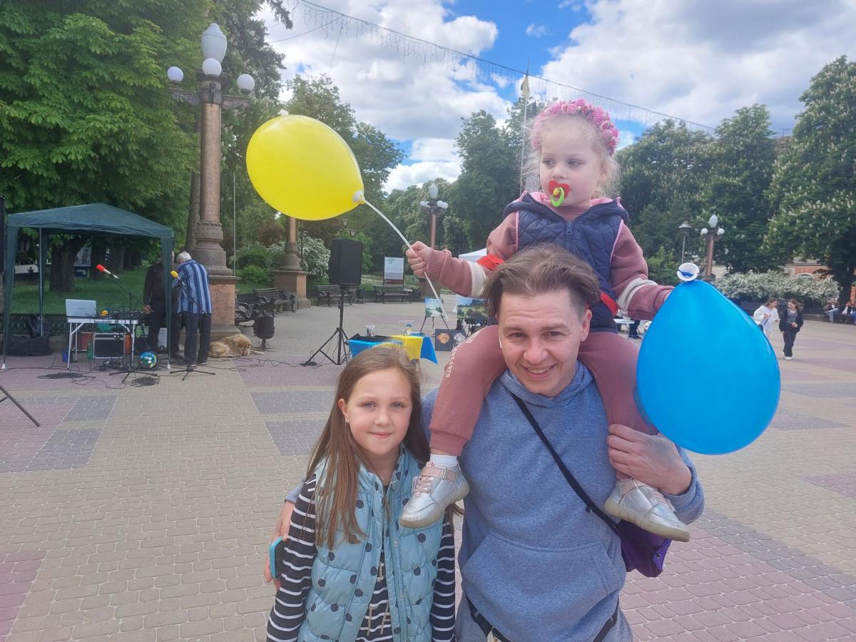 Новини Тернополя - фото з Мама. Ненька. Берегиня, — на Театральному майдані у Тернополі проходить акція на підтримку ЗСУ