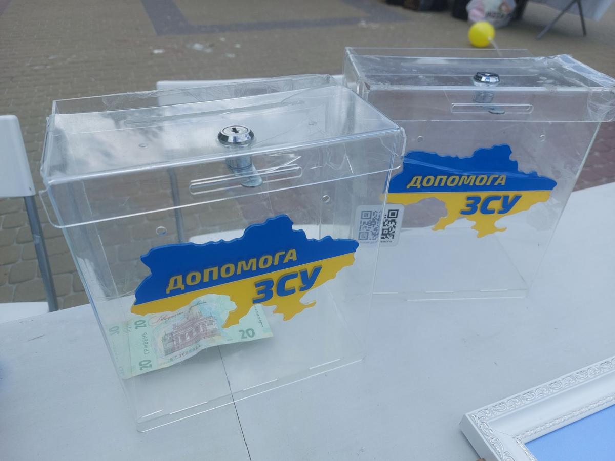 Новини Тернополя - фото з Мама. Ненька. Берегиня, — на Театральному майдані у Тернополі проходить акція на підтримку ЗСУ