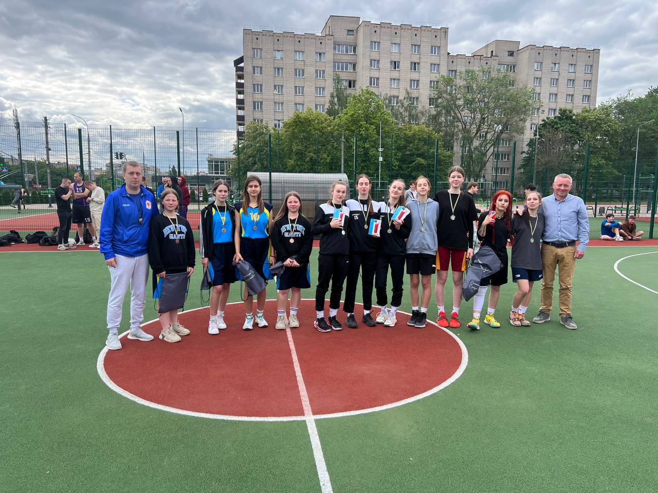 Новини Вінниці - фото з Турніром відкрили стрітбольний сезон. У Вінниці провели чемпіонат із вуличного баскетболу