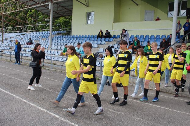 Новини Тернополя - фото з У Збаражі з Днем матері оригінально привітали мам футболістів