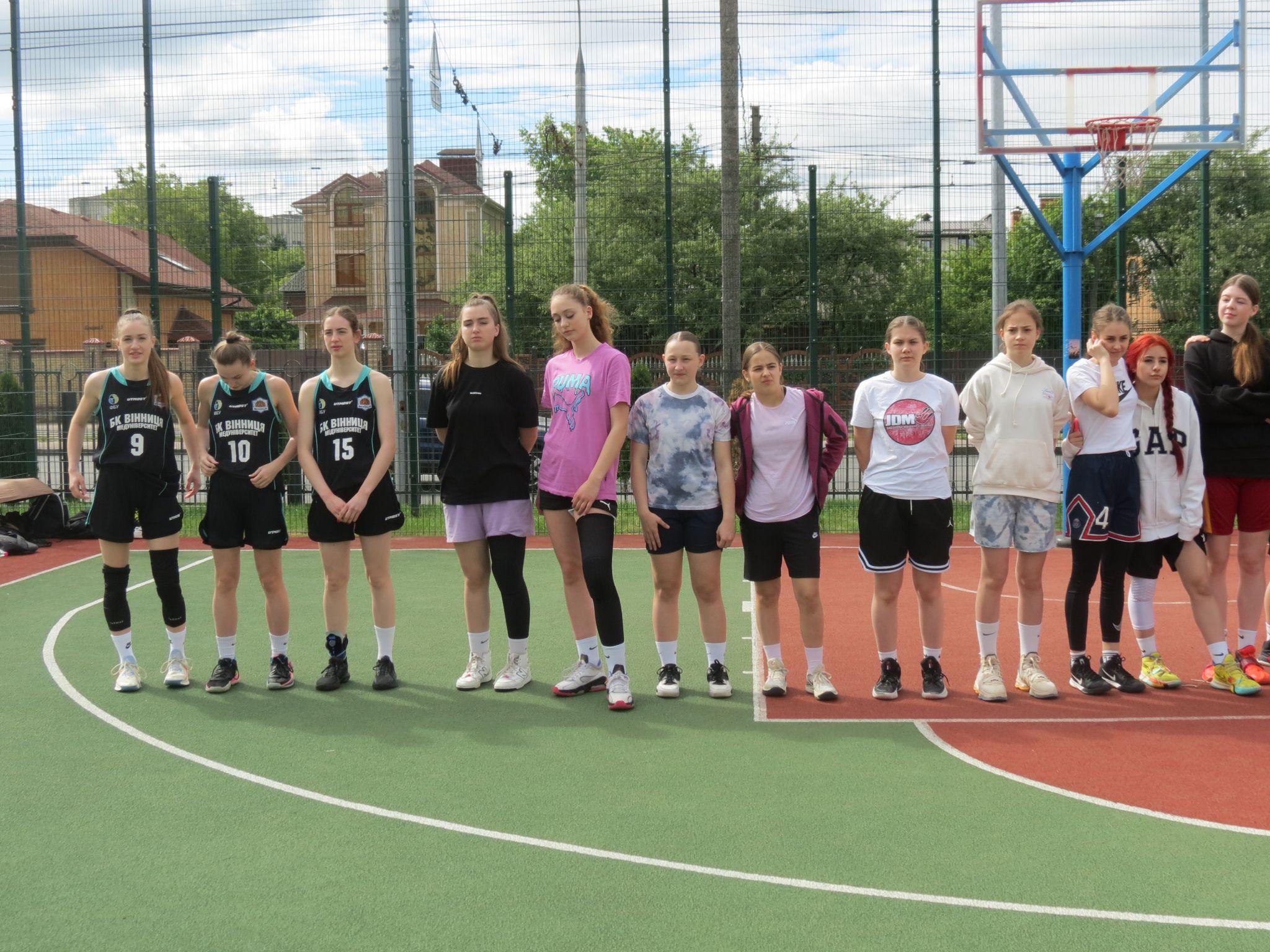 Новини Вінниці - фото з Турніром відкрили стрітбольний сезон. У Вінниці провели чемпіонат із вуличного баскетболу