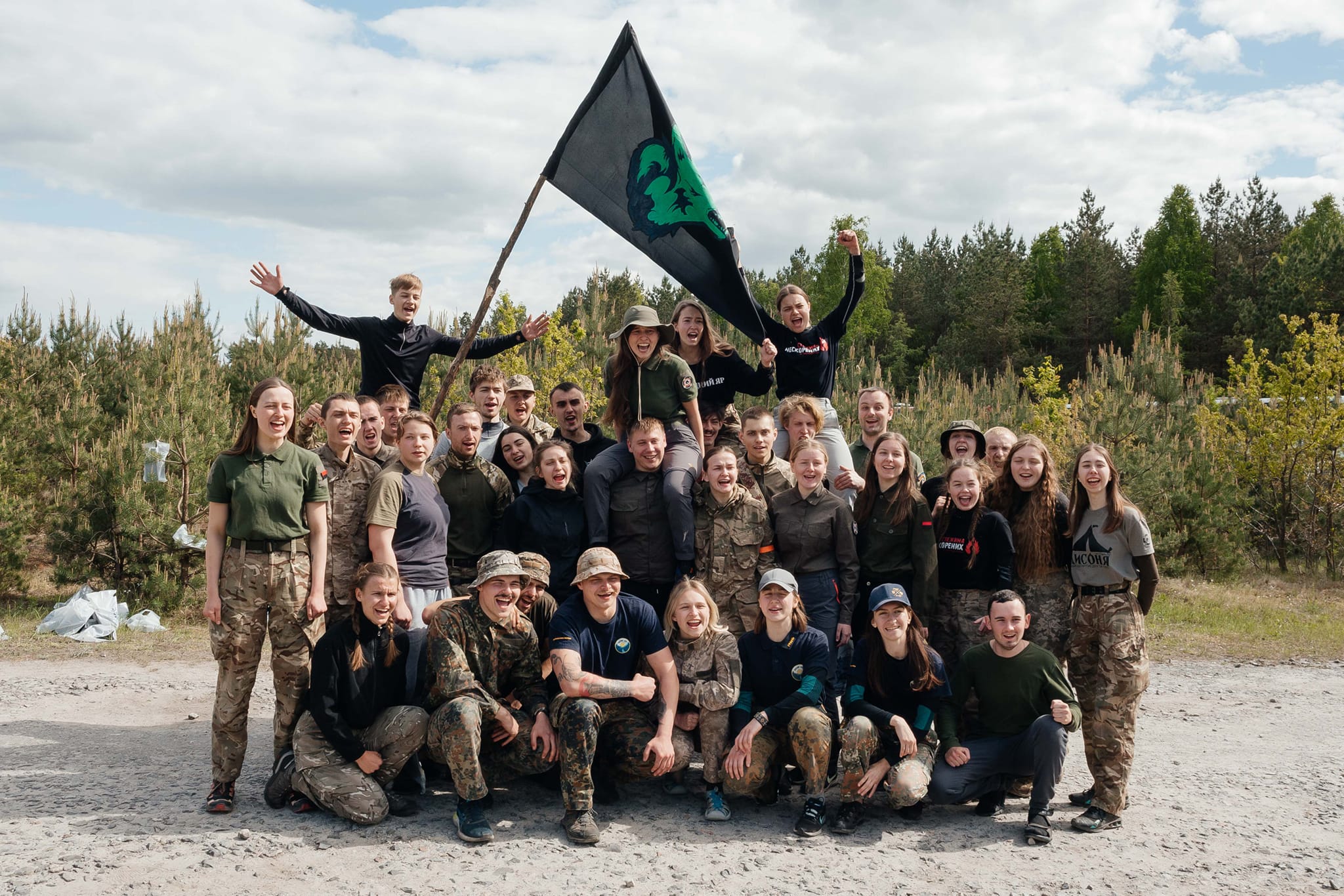 На зображенні може бути: 5 людей