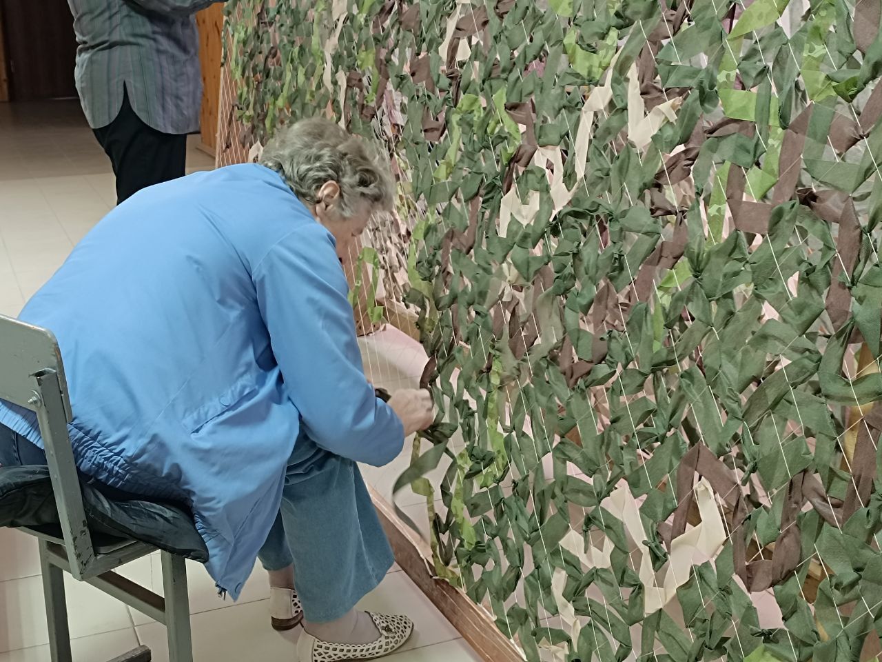 Новини Вінниці - фото з «Приємно відчувати, що ти щось зробив». В Агрономічному плетуть сітки для захисників