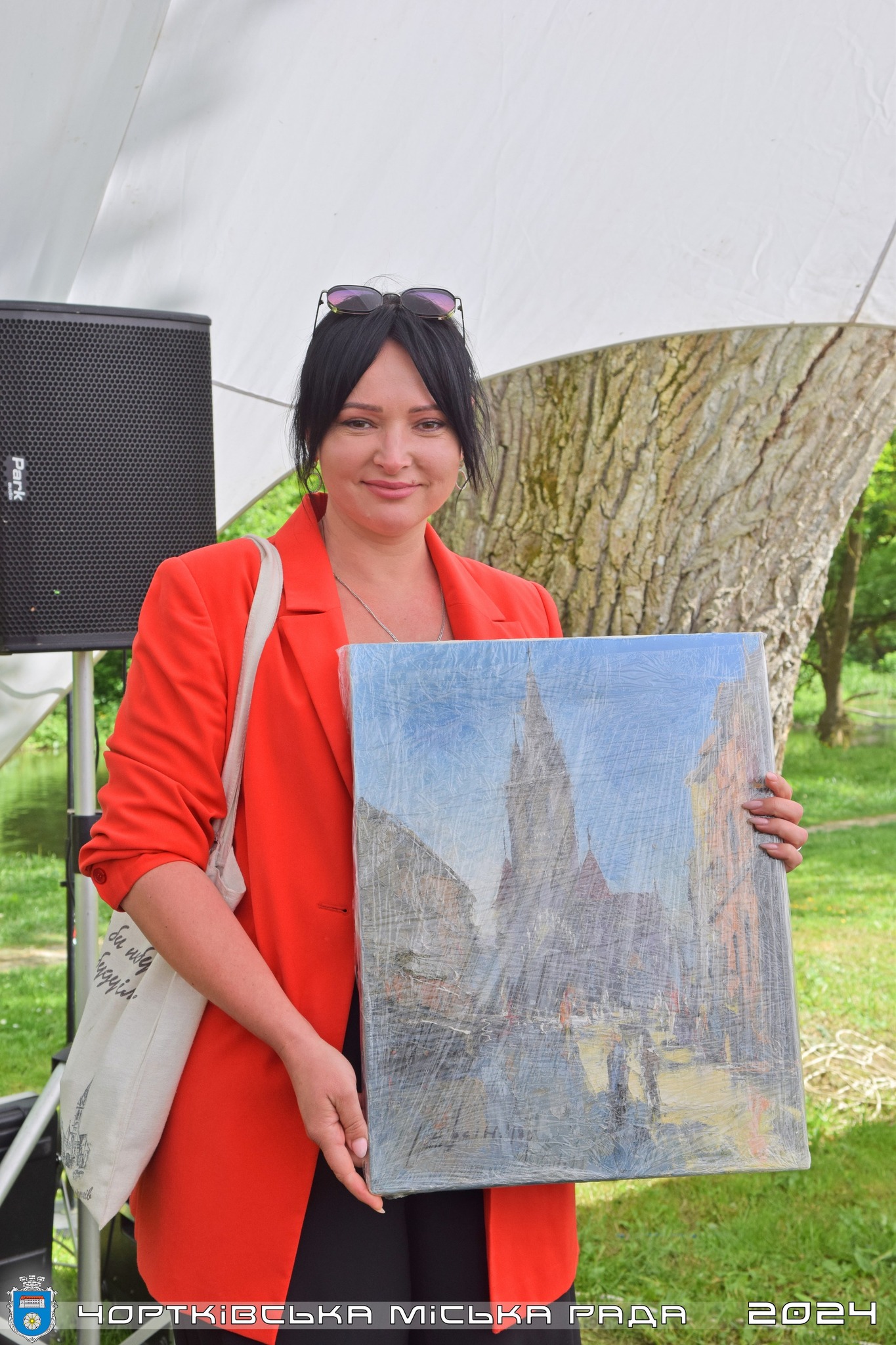 Новини Тернополя - фото з У Чорткові на благодійному аукціоні зібрали чверть мільйона гривень для ЗСУ Возможно, это художественное изображение (1 человек и текст)