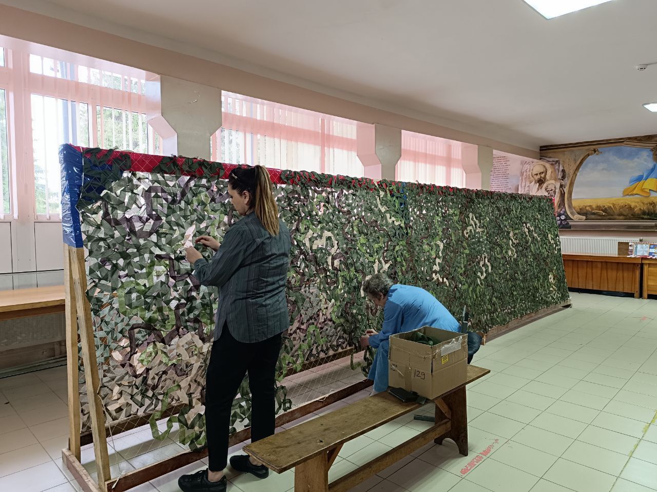 Новини Вінниці - фото з «Приємно відчувати, що ти щось зробив». В Агрономічному плетуть сітки для захисників