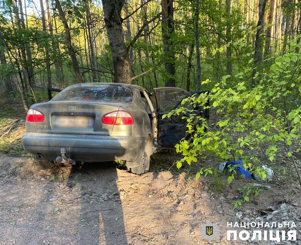 Новини Житомира - фото з Неподалік Коростеня автівка  з’їхала в кювет: постраждали водійка і пасажирка