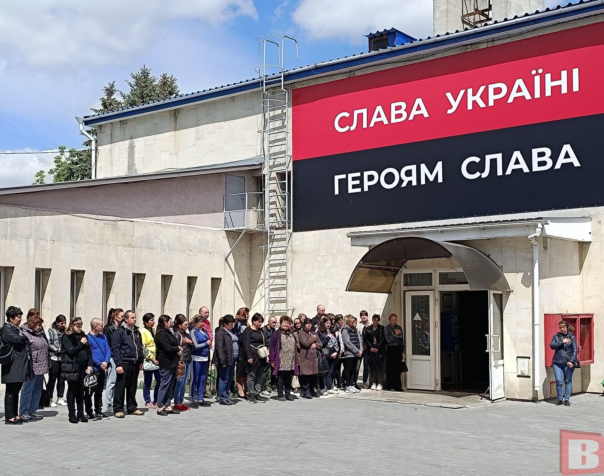 Новини Хмельницького - фото з Попрощались з 29-річним військовим Артемом Кушнером. Без тата залишилось двоє доньок