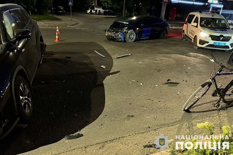 Новини Тернополя - фото з В аварії з двома Тesla та Тойотою постраждали два водії