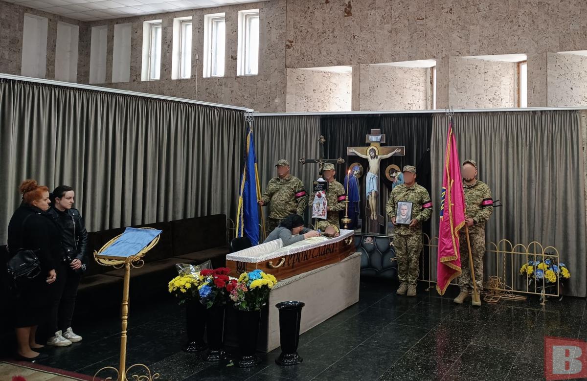 Новини Хмельницького - фото з Попрощались з 29-річним військовим Артемом Кушнером. Без тата залишилось двоє доньок