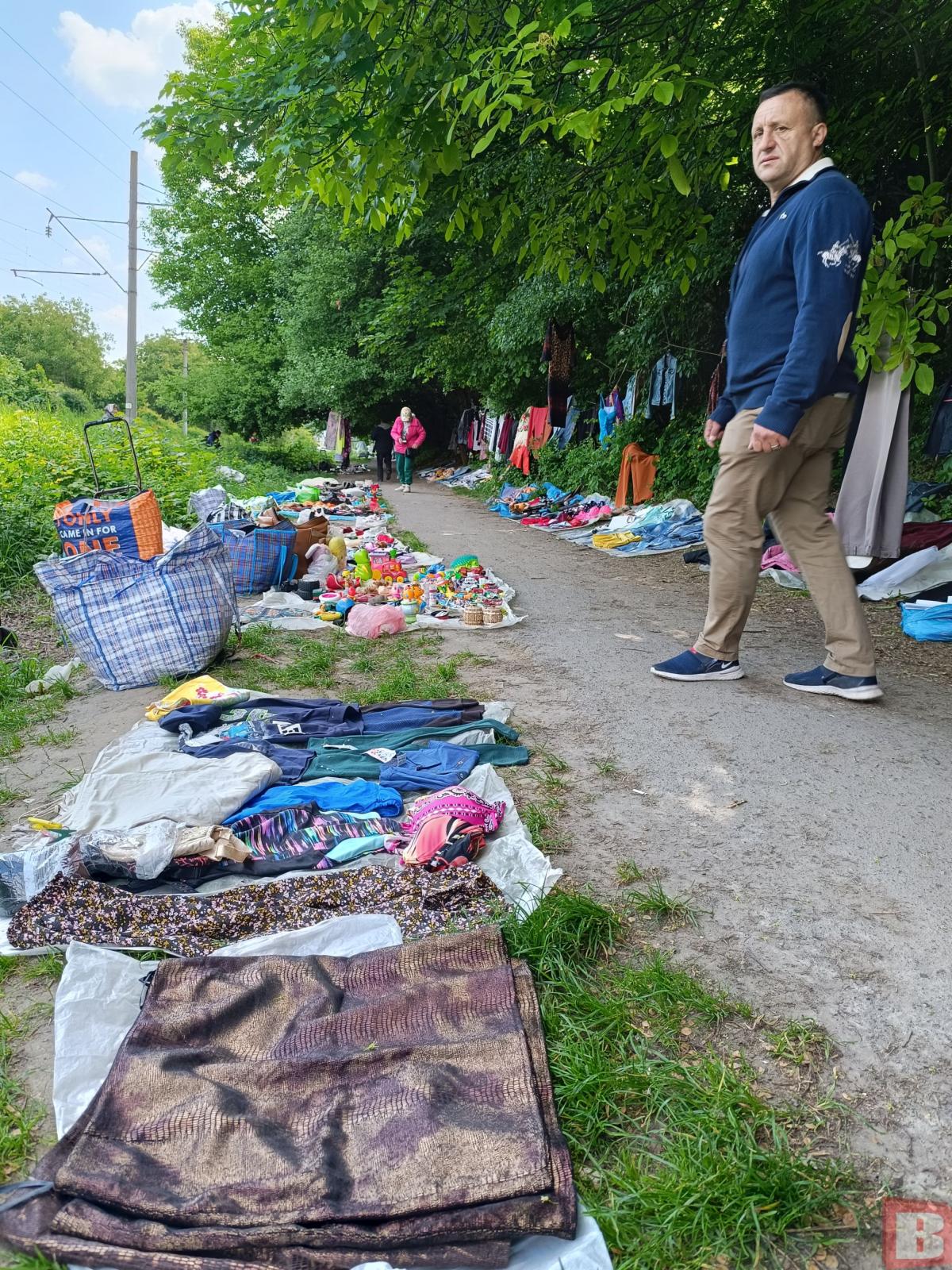 Новини Хмельницького - фото з Взуття за 10 гривень, посуд – за 100. Репортаж із «барахолки» біля Кам’янецького переїзду