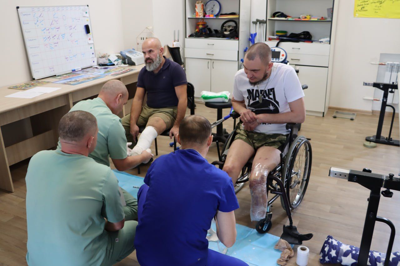 Новини Тернополя - фото з «Ще побігаємо на протезах»: історія захисника, який вчиться ходити після поранення